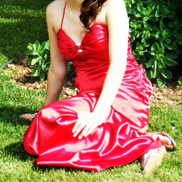 Laura Petite Prom Dress - Picture 8 of 10